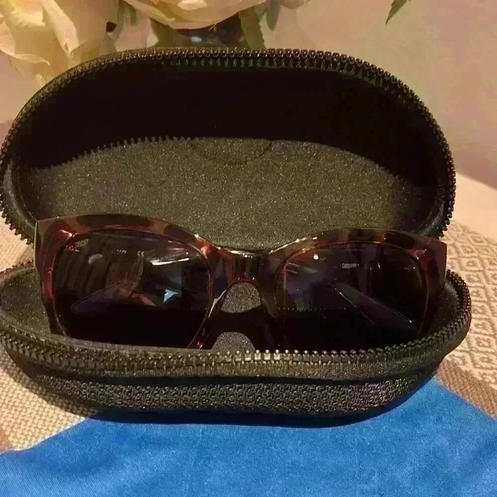 Costa Maya women’s sunglasses with case - Picture 7 of 8